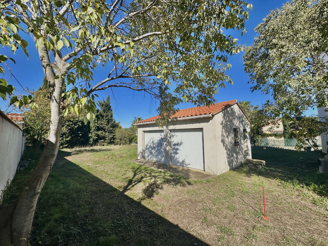 Terrain à LAROQUE-DES-ALBERES