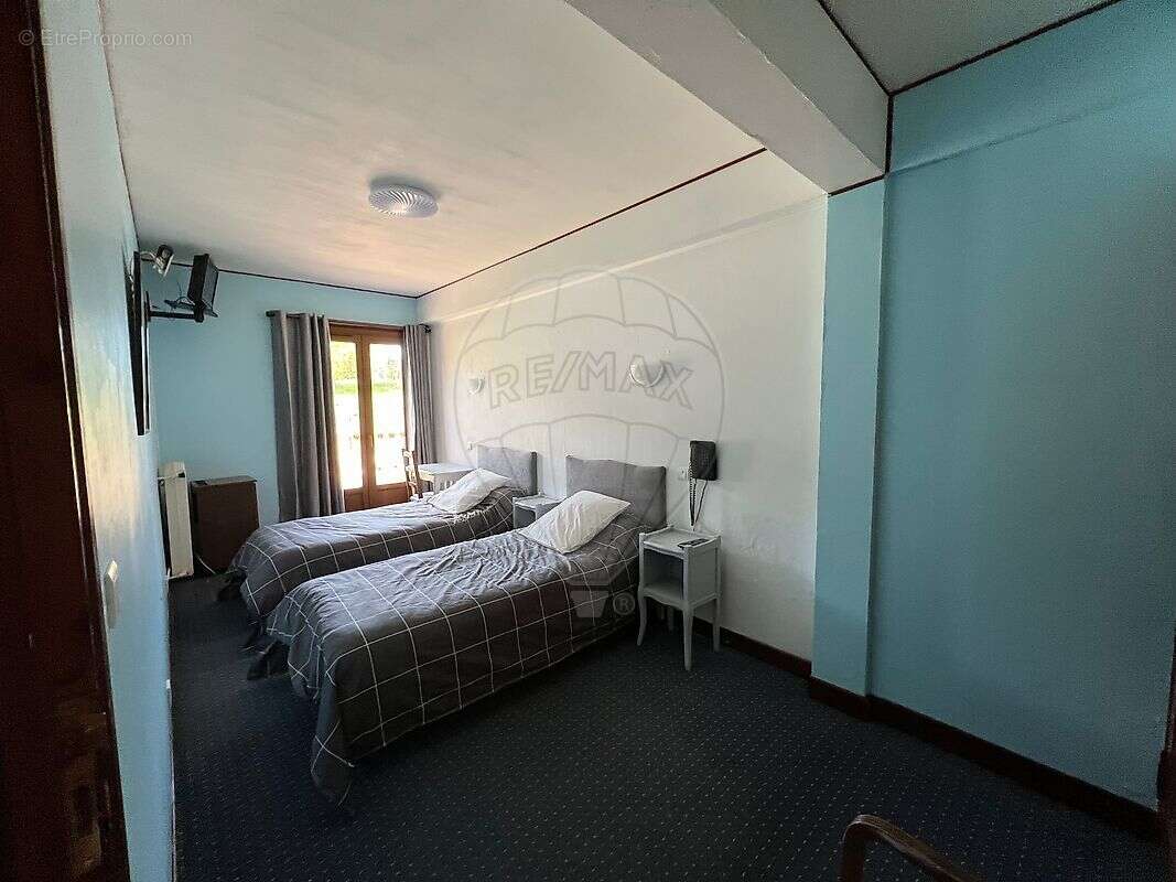 Commerce à L'ESCARENE