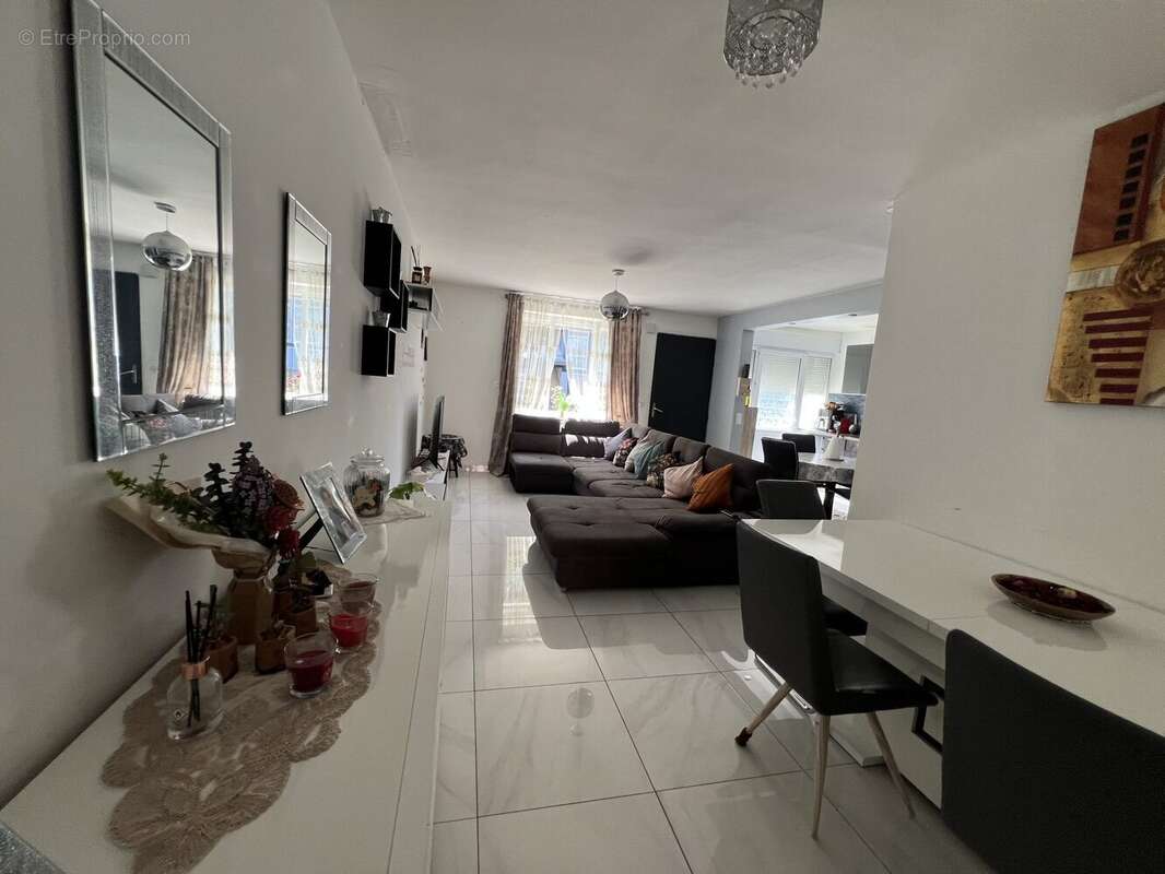Maison 97 m² à Angers  - photo 2