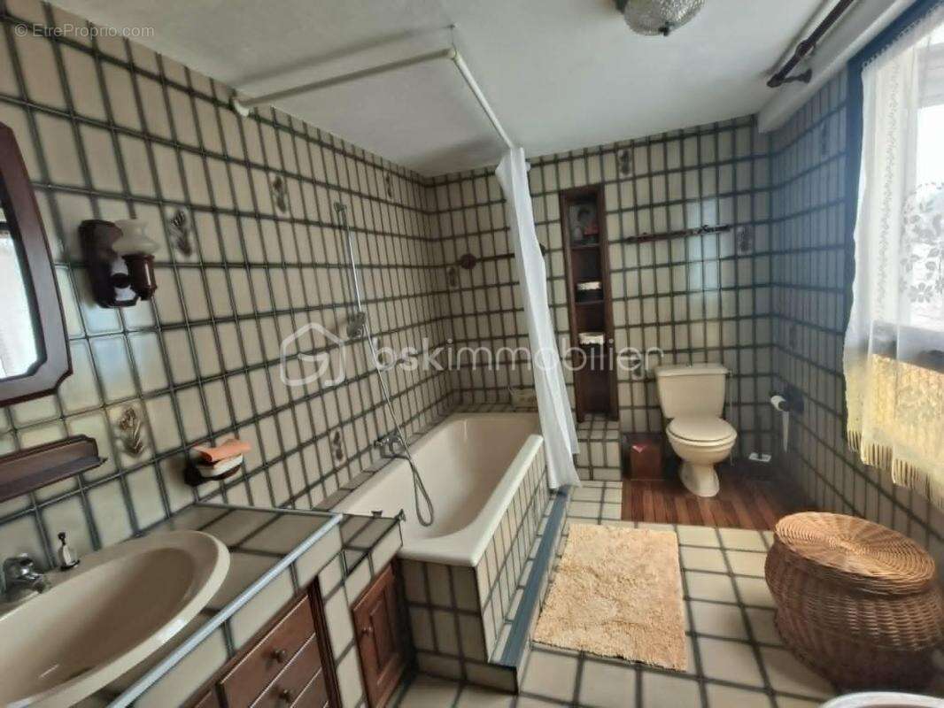 Maison de Ville Meublée de type 5 de 157 m2 avec Patio dans le Centre de Monpazier - photo 7