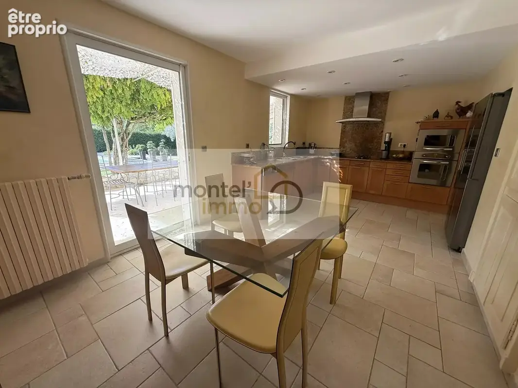Maison familiale rénovée 200 mètres carrés, 5 chambres dont 2 suites, piscine et grand terrain de 3500 mètres carrés à 10 minute - photo 16