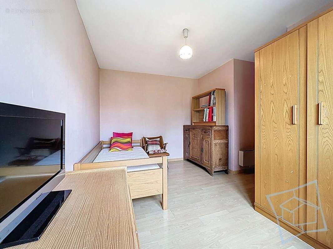 Maison à VOISINS-LE-BRETONNEUX