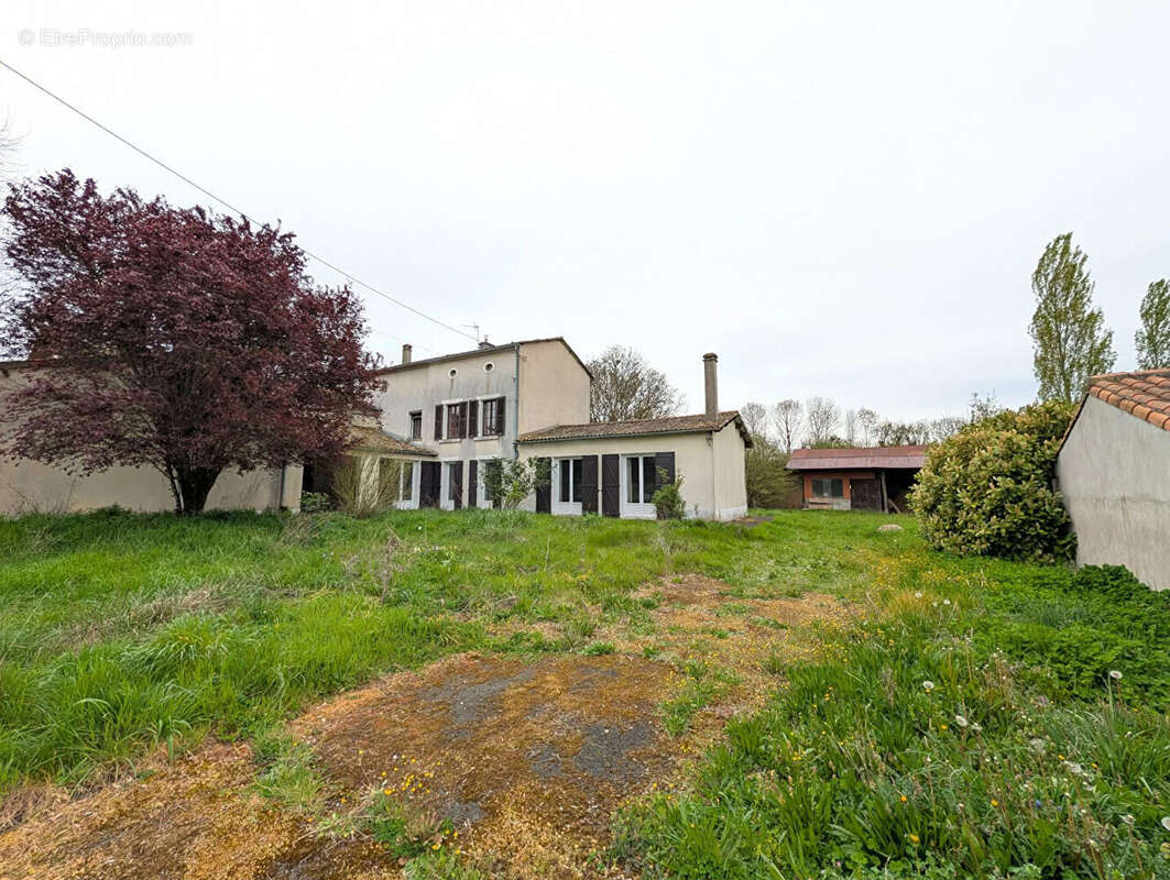Maison à EXOUDUN