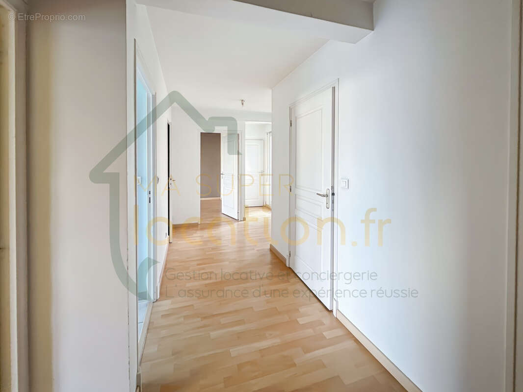 Maison hyper centre ville de 4 chambres + bureau, proches des commodités - photo 8