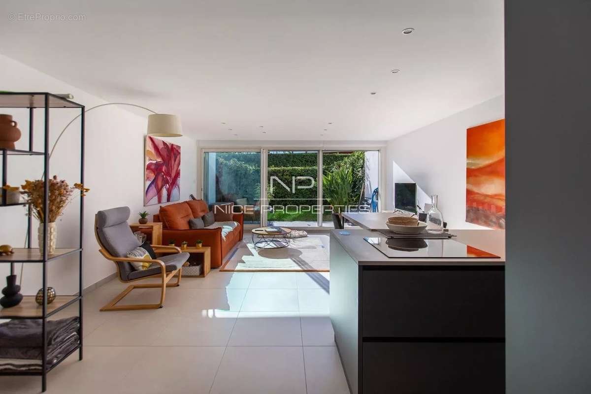 Appartement à SAINT-LAURENT-DU-VAR