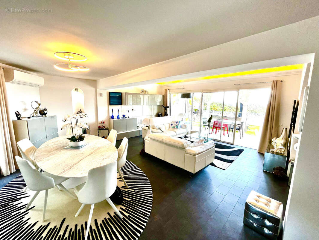 Limite mandelieu ville t4/t5 de 150m2 vue mer panoramique jardin entourant jacuzzi garage - photo 13