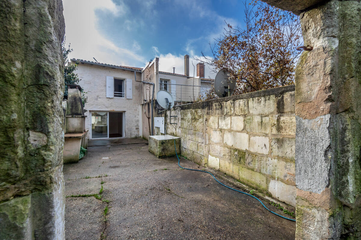 Maison à SAINTES
