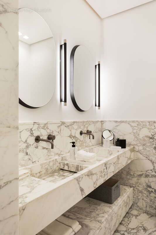 Appartement à PARIS-8E