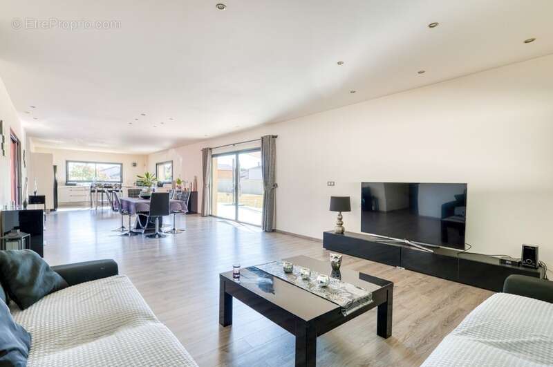 Maison à SAINT-JEAN-DE-THURIGNEUX