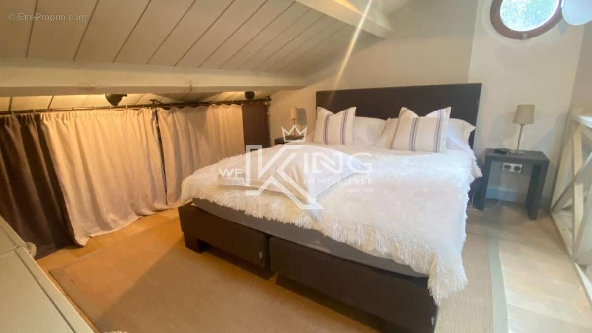Sainte Maxime Villa T3 avec logement T2 indépendant sur 2168 m² de terrain - photo 12