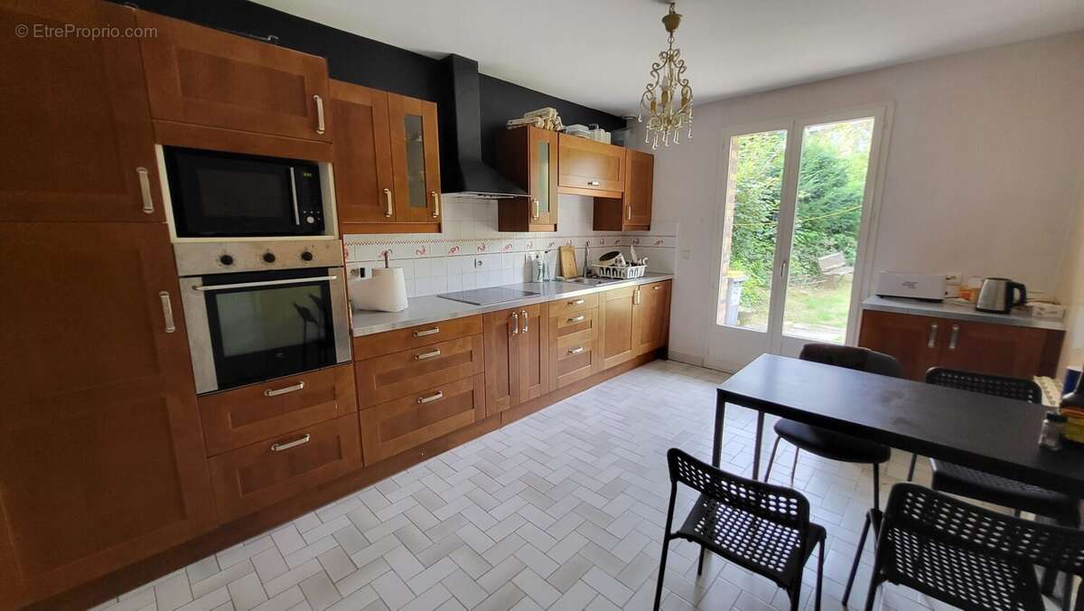 Maison 147 m² à Les Clayes-Sous-Bois  - photo 3