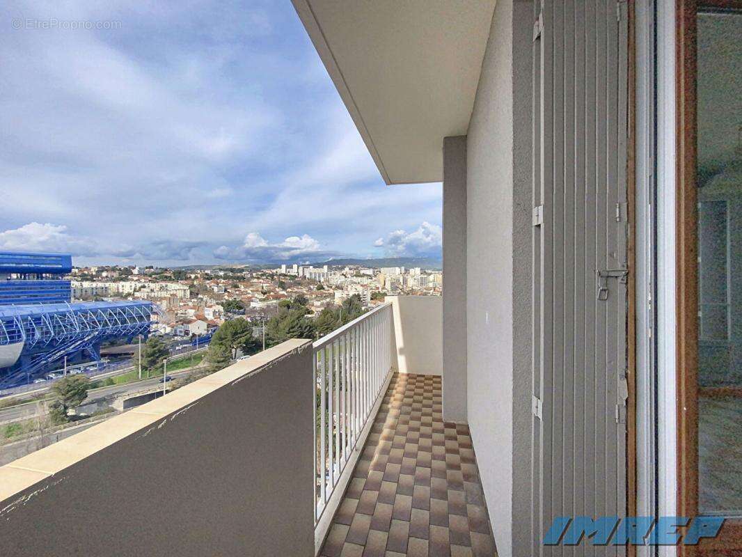 Appartement à MARSEILLE-4E