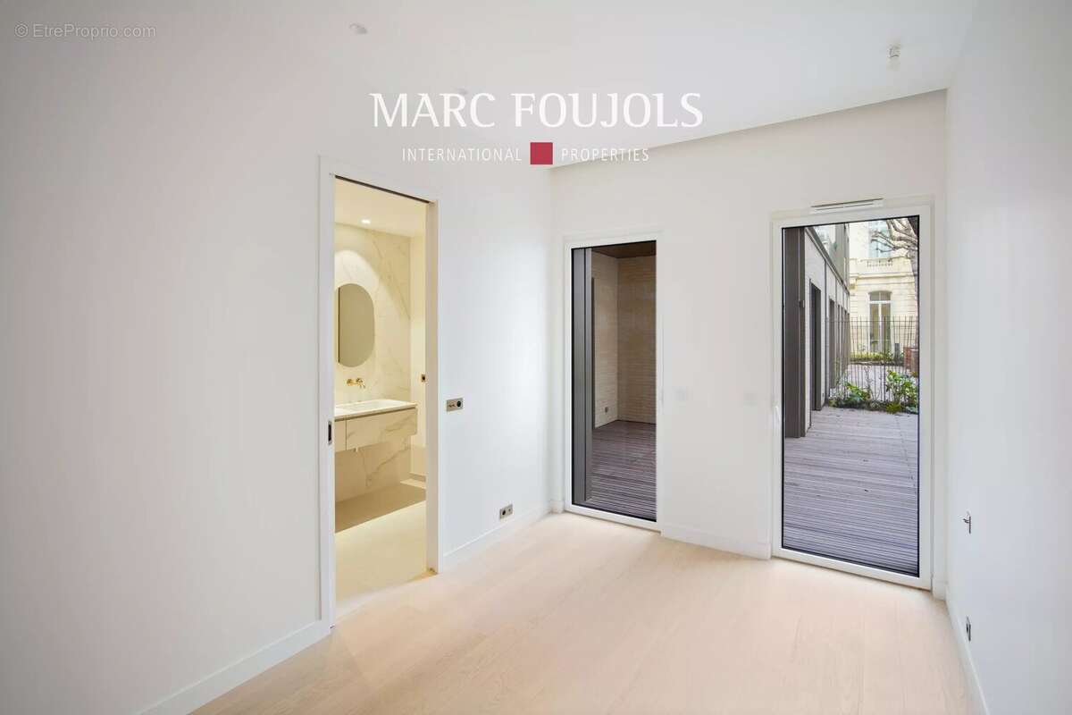 Appartement à PARIS-8E