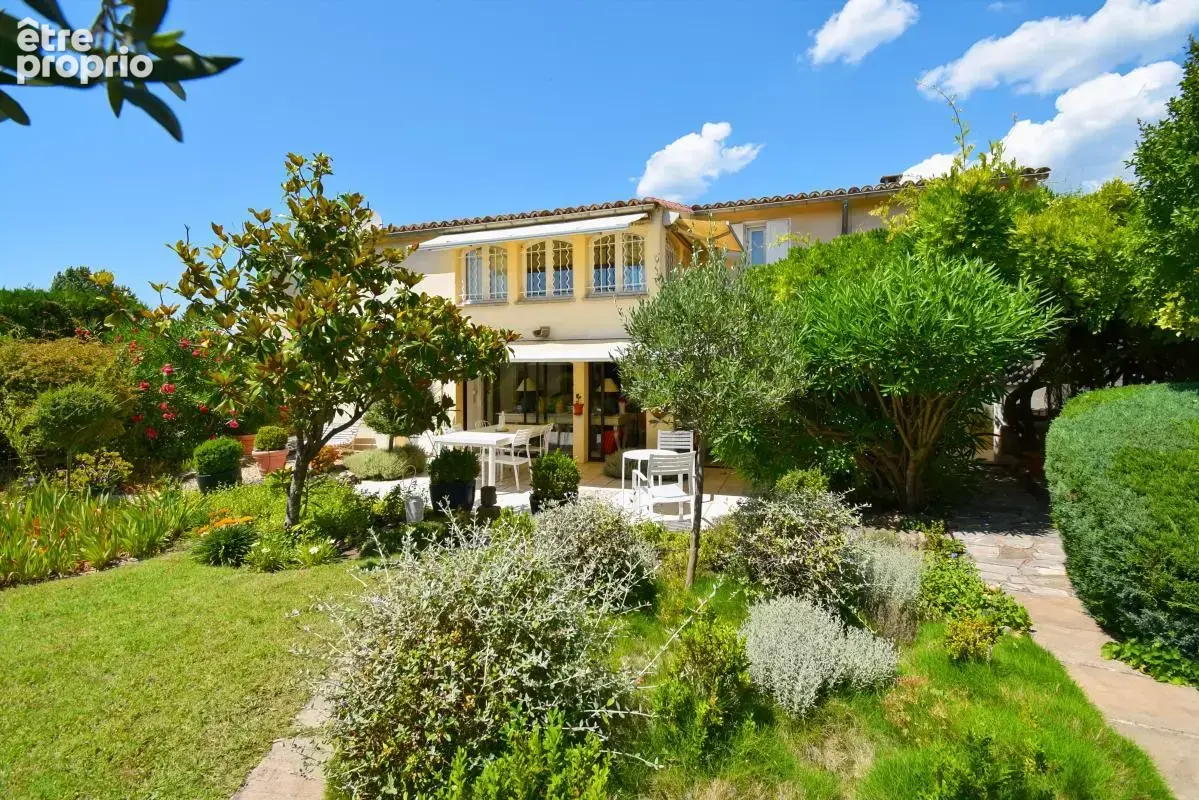 UZES: Maison  sur grand jardin 3300 m² constructible - photo 2
