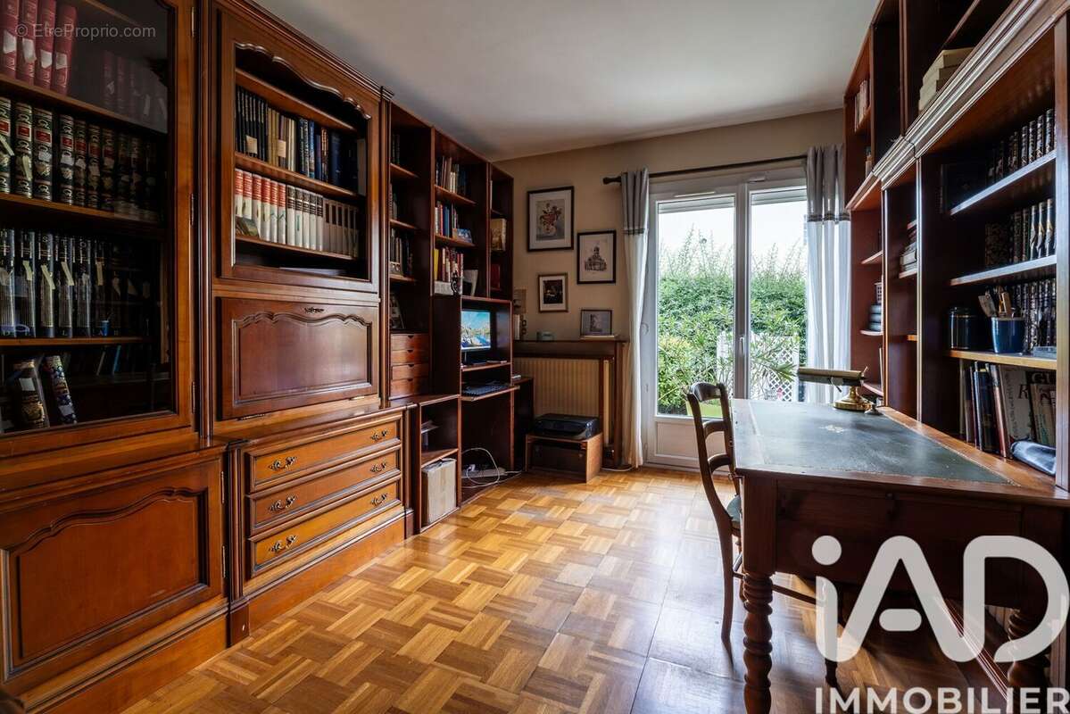 Maison 258 m² à Osny  - photo 9