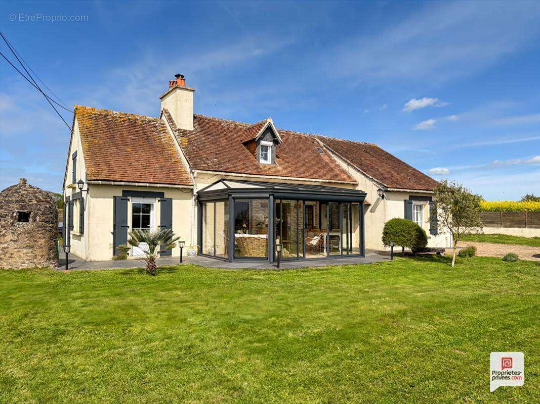 Maison à COULANS-SUR-GEE