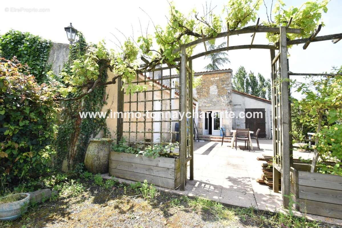 Maison à TONNAY-CHARENTE