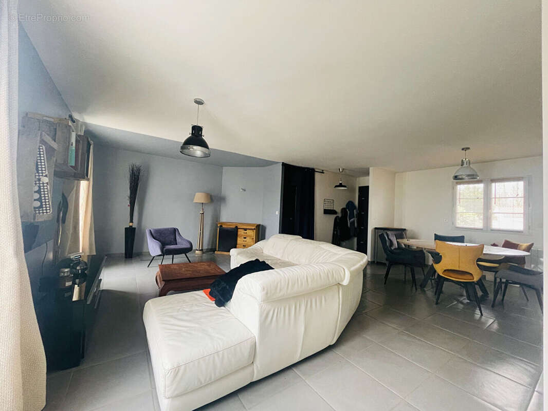 Maison à COMMEQUIERS