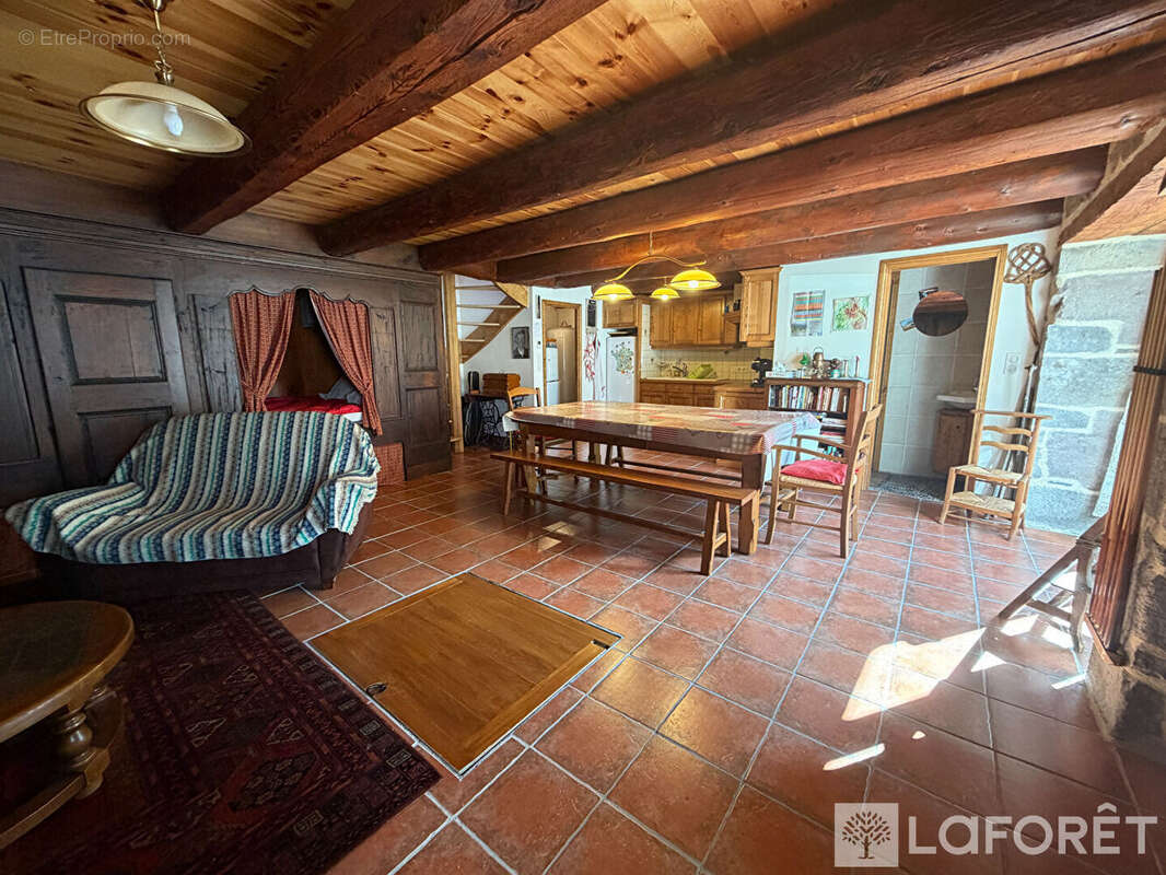 Maison à ALBEPIERRE-BREDONS