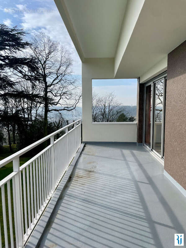 Appartement à MONT-SAINT-AIGNAN