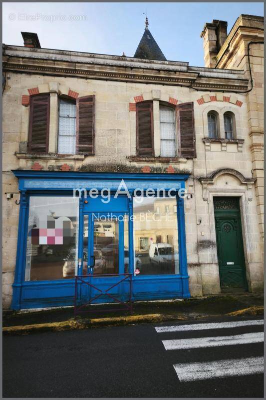 Appartement à SAINT-CHRISTOLY-DE-BLAYE
