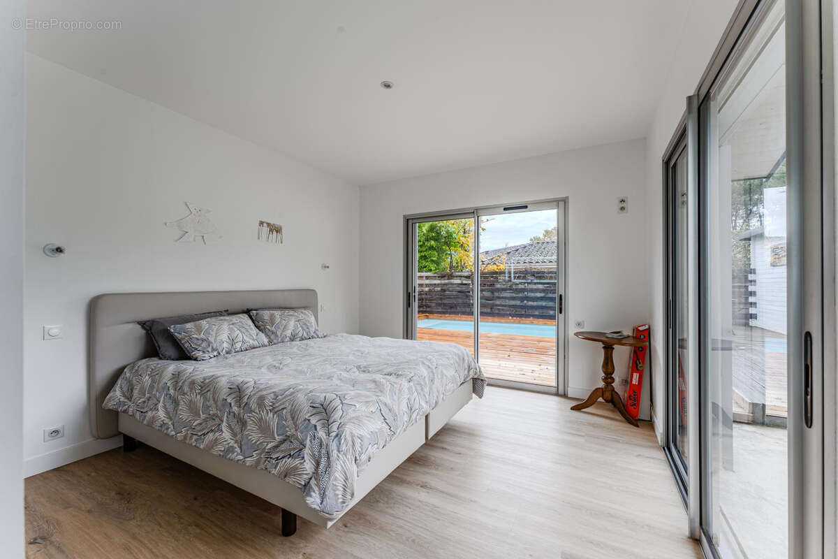 Maison à CAMBLANES-ET-MEYNAC