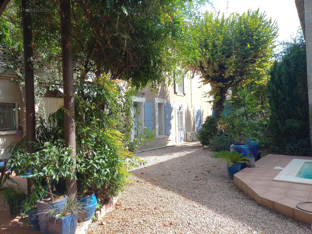 Maison à NISSAN-LEZ-ENSERUNE