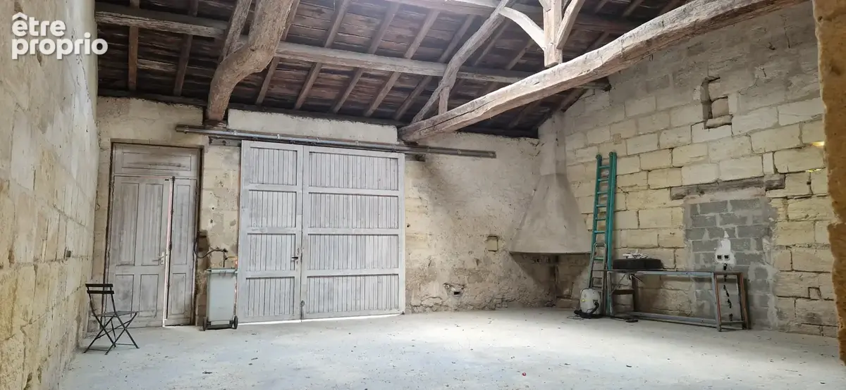 maison avec grand garage piscine et jardin en plein bourg - photo 2