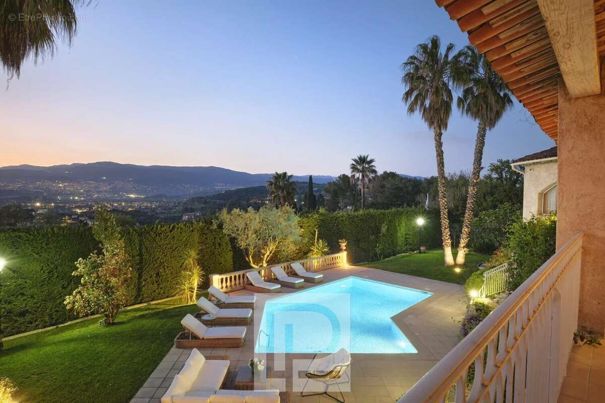 Très rare - Mougins Village - Propriété de charme avec potentiel et vue panoramique - photo 4