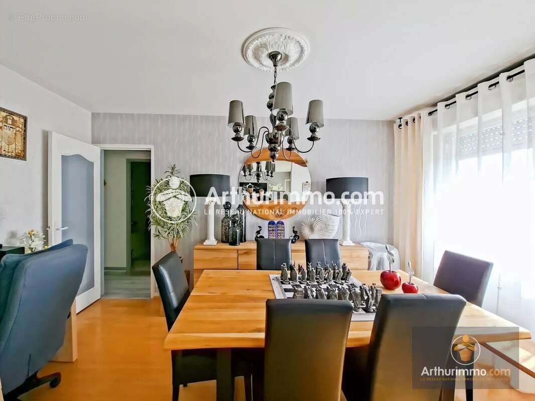 Appartement à SAINT-PIERRE-DU-PERRAY