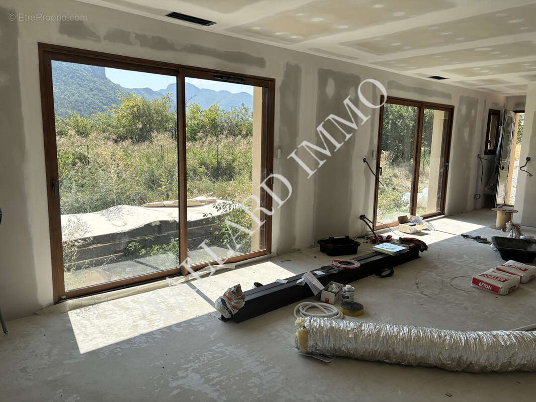 Espinasses, Maison de plain pied hors d'eau hors d'air sur terrain 1839 m2 - photo 10