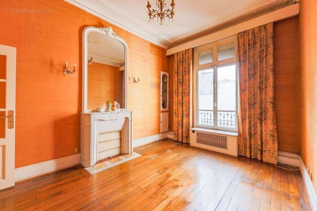 Appartement à PARIS-3E