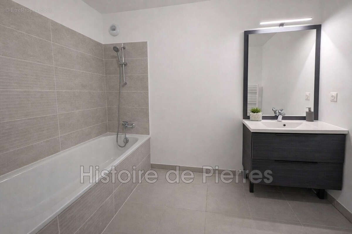 Appartement à COGOLIN