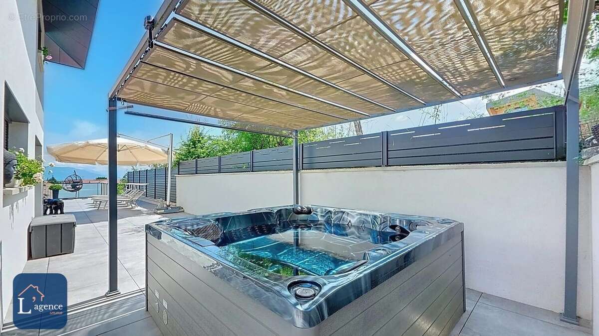 Maison à DIVONNE-LES-BAINS