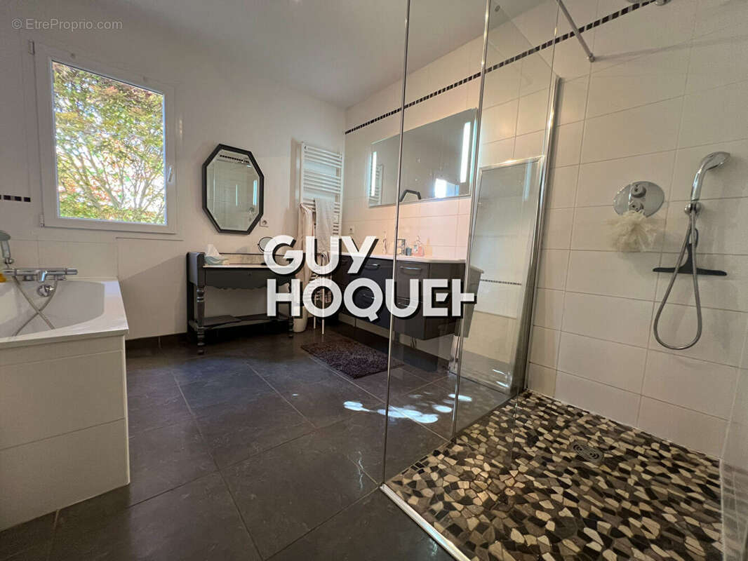 Maison à SAINT-LEGER-LES-PARAY