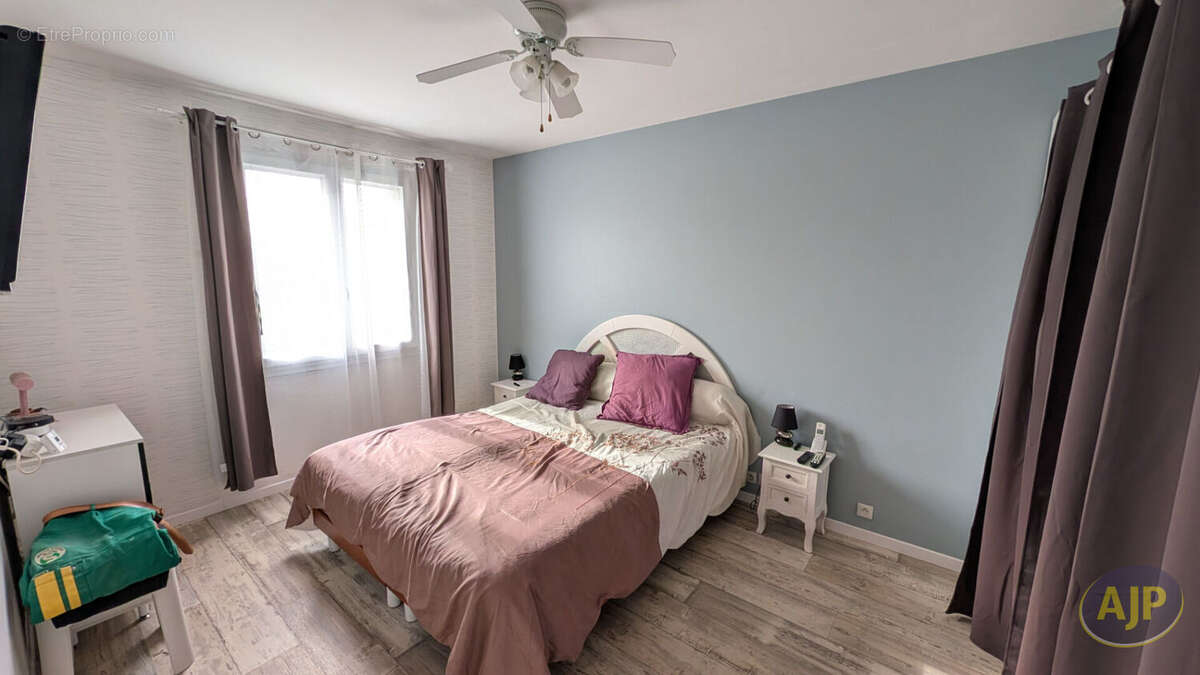 Maison à CHAMPAGNE-LES-MARAIS