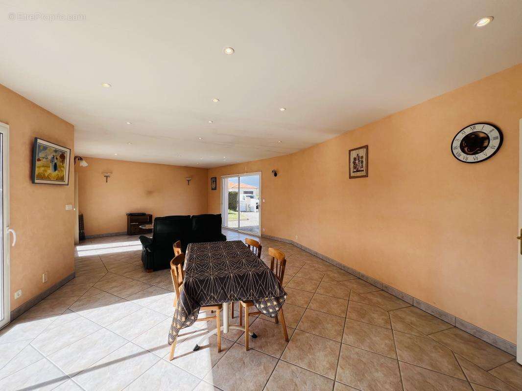 Maison à TERRASSON-LAVILLEDIEU