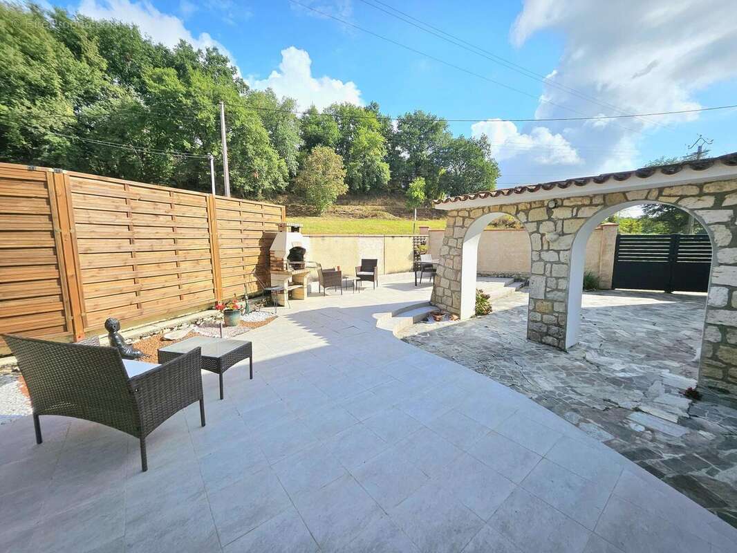 Maison 200 m² à Mouchan  - photo 2