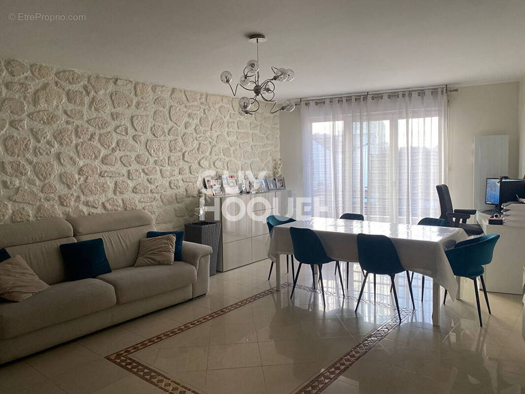 Appartement à LES LILAS