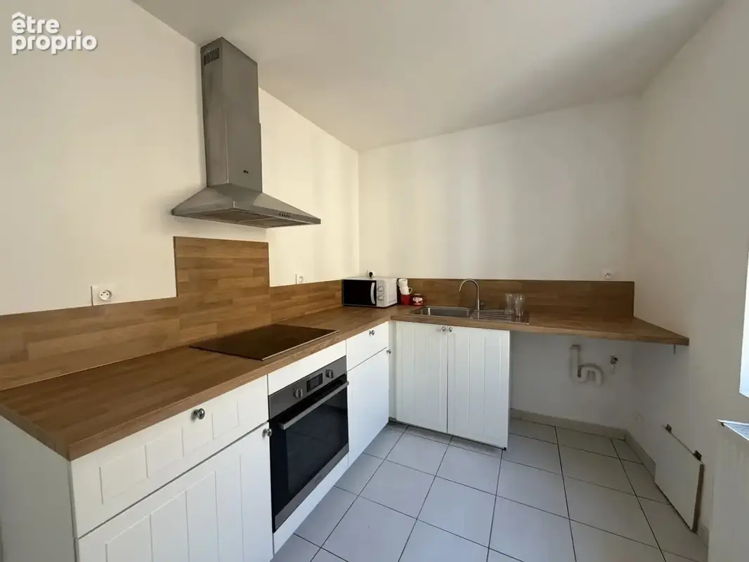 MAISON DE VILLE avec 2 garages. - photo 1