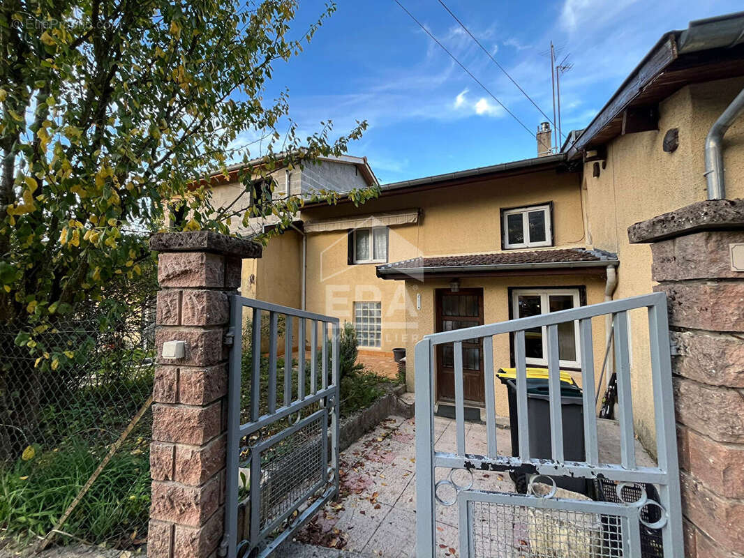 Maison à VILLIEU-LOYES-MOLLON