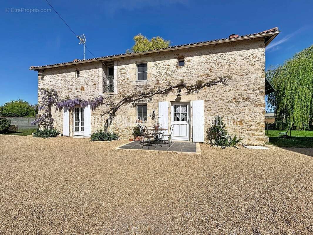 Maison à MOUTIERS-SUR-LE-LAY
