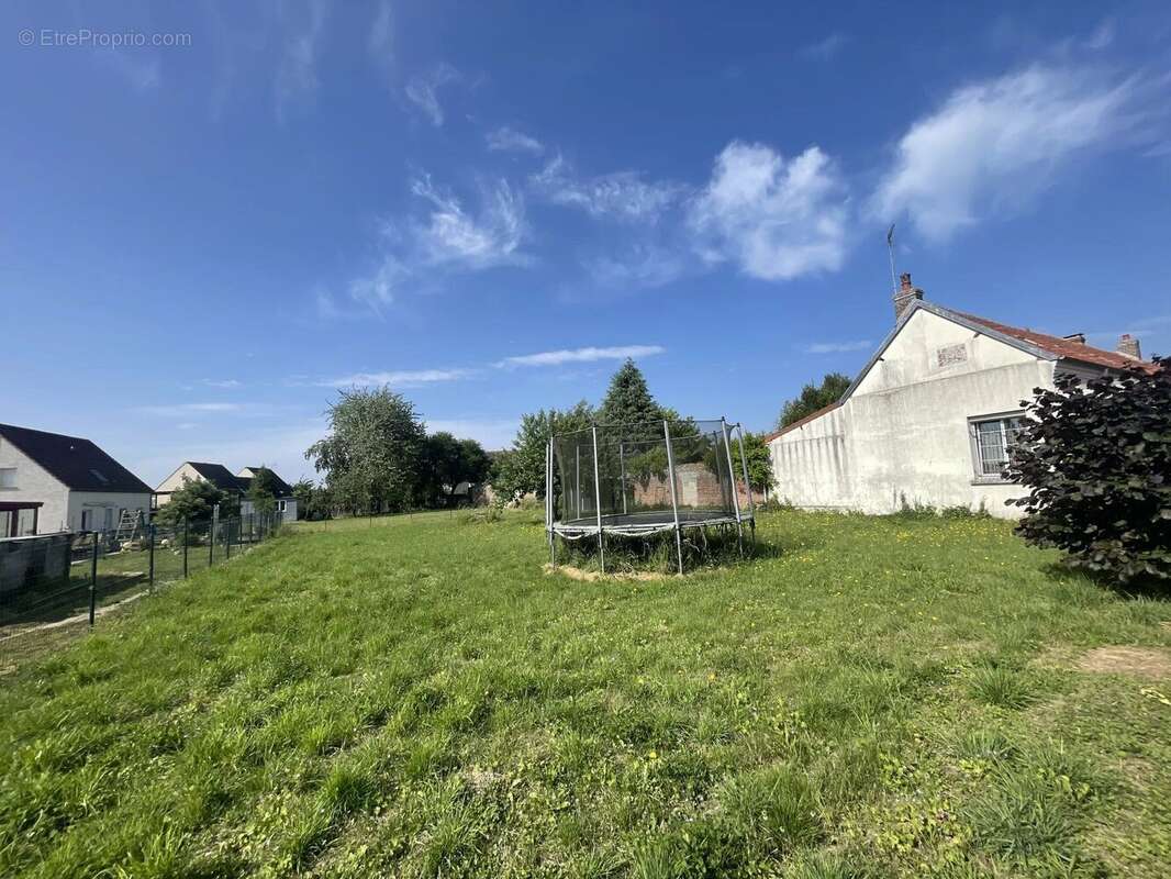 Terrain à COUVRON-ET-AUMENCOURT