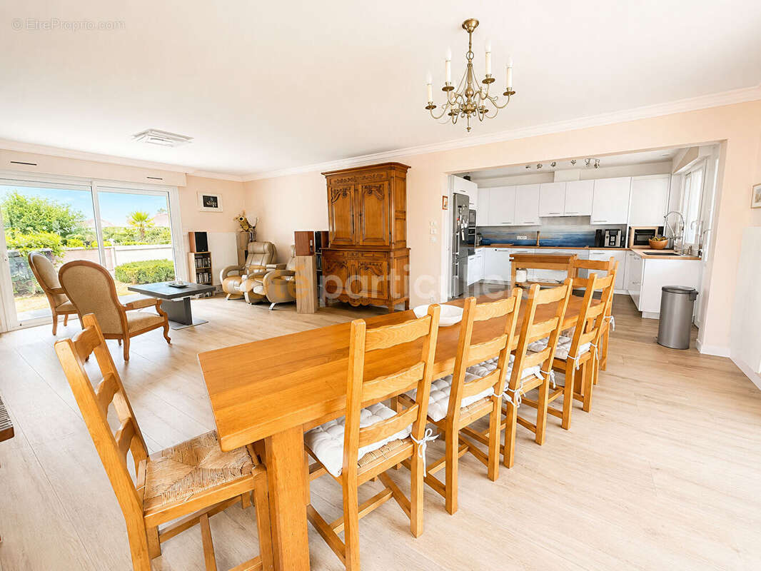 Maison de 158m²  au centre de La Grière - photo 2