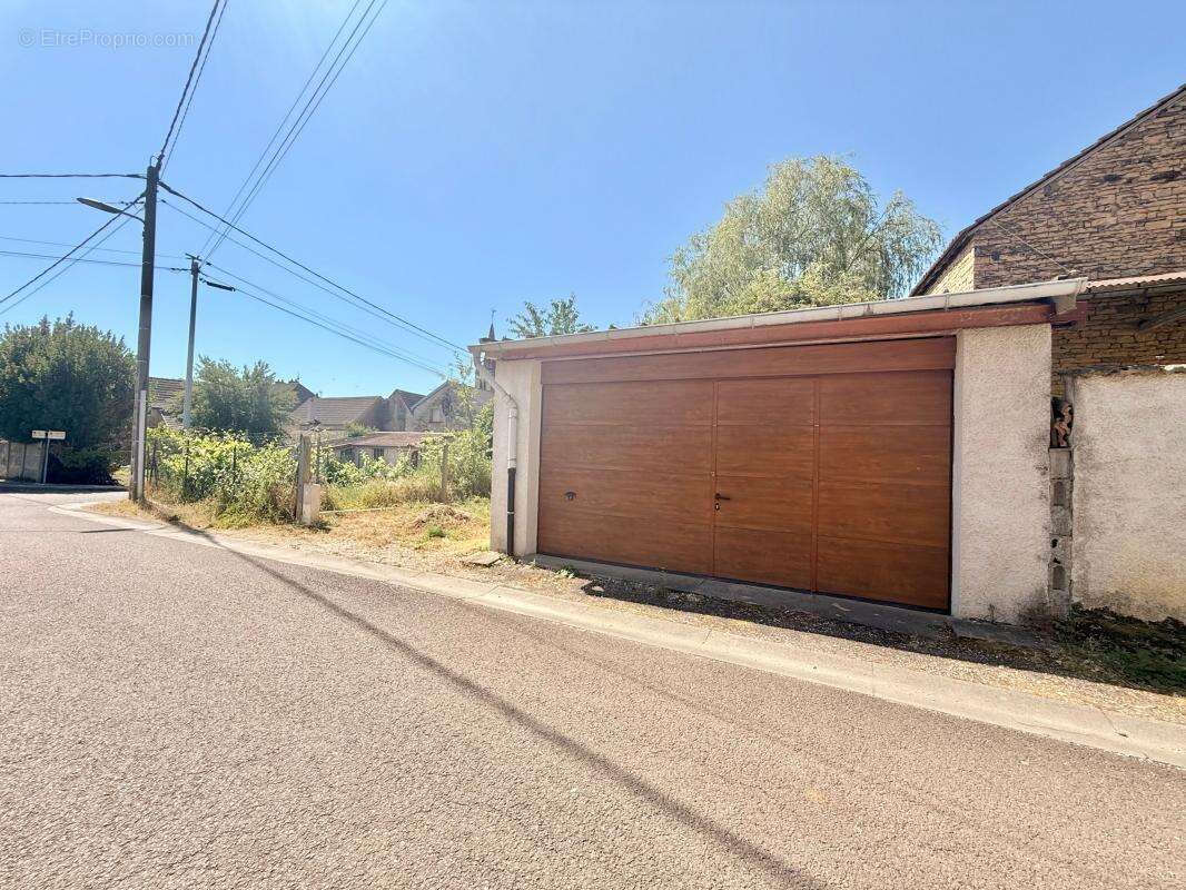 Maison avec 3 chambres et 2 garages sur un terrain de 742m² - photo 18