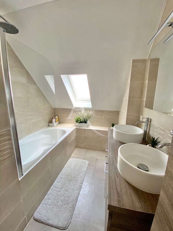 Appartement à EMERAINVILLE