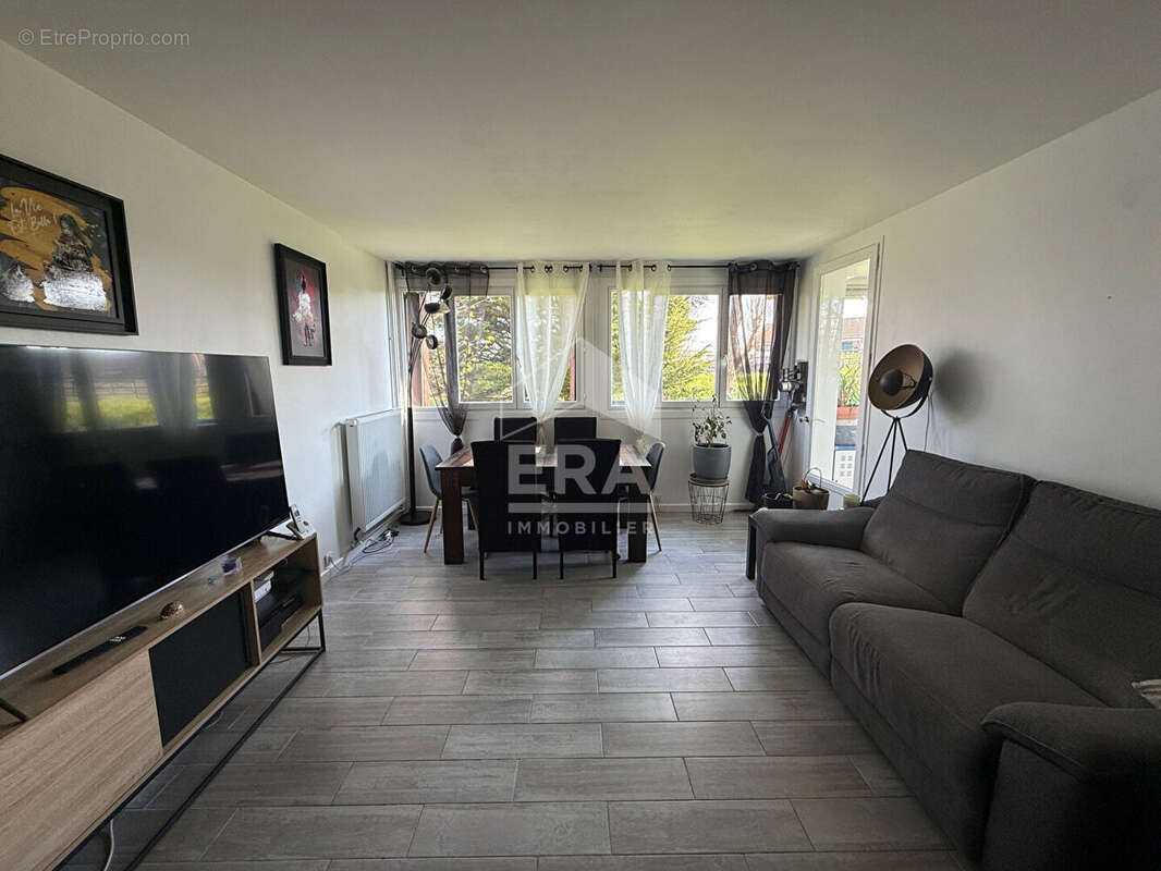 Appartement à LES CLAYES-SOUS-BOIS