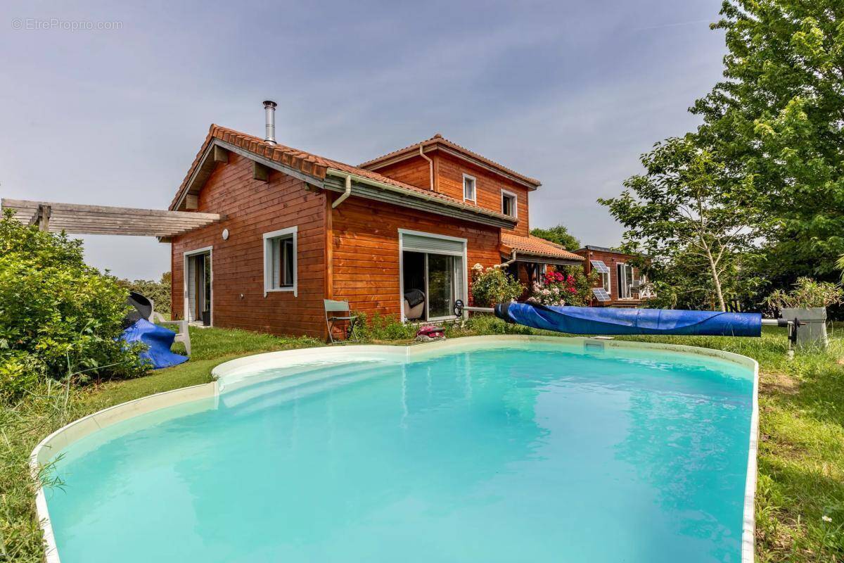 Maison à LA CHAPELLE-BASSE-MER