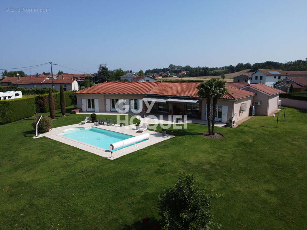 Maison à MONTROND-LES-BAINS