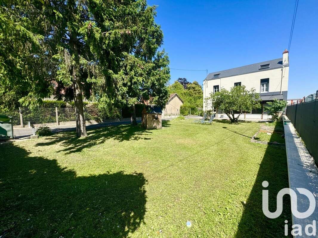 Photo 2 - Maison à LA CHAPELLE-SAINT-MESMIN